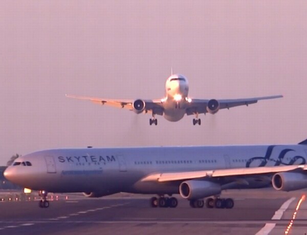 Los dos aviones en Barcelona. 