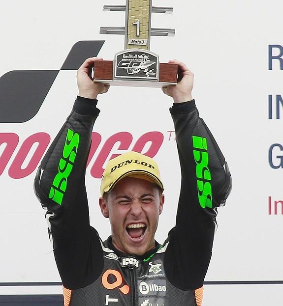 Efrén Vázquez celebra el triunfo