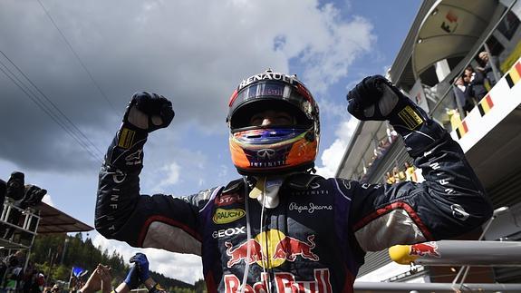 Ricciardo celebra su victoria en Spa. 