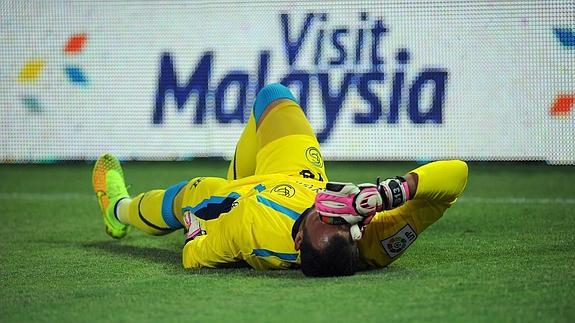 El portugués se duele poco después de sufrir la lesión muscular. 