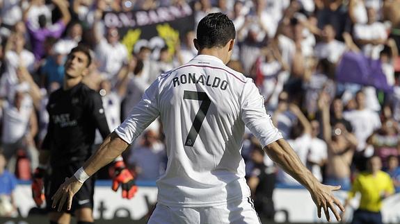 Cristiano Ronaldo celebra el gol de penalti ante el Levante