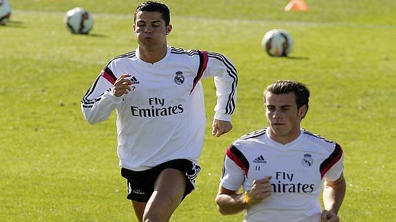Bale corre junto a Cristiano en el entrenamiento. 