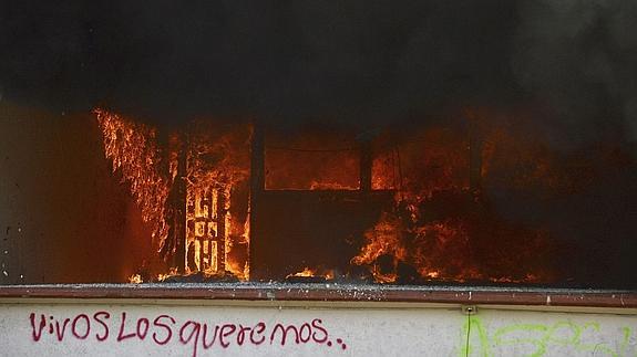 El ayuntamiento de Iguala, en llamas. 