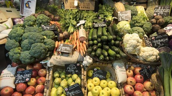 Frutas y verduras, junto a los cereales integrales, son algunas de las fuentes de fibra más interesantes. 