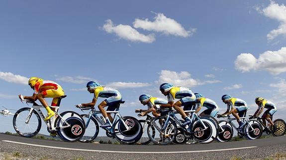 El equipo Astana, en una contrarreloj 