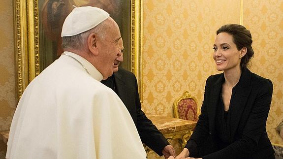 El Papa, con Angelina Jolie.