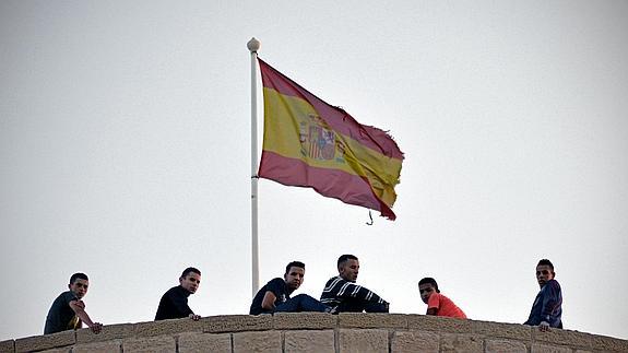 Algunos de los menores que han entrado en Melilla. 