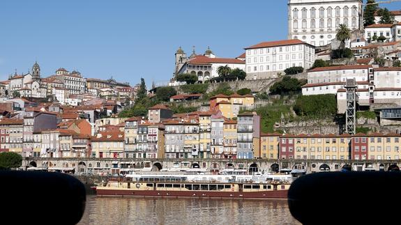 Vista de Oporto desde el otro lado del Duero. 