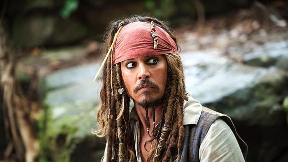 Johnny Depp da vida al Capitán Jack Sparrow. 