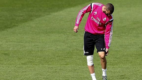 Benzema sufre un esguince de ligamento colateral medial de la rodilla derecha. 