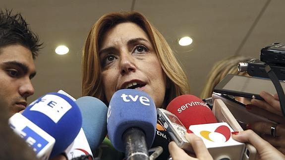 Susana Díaz comparece ante los medios tras su encuentro con Pedro Sánchez.