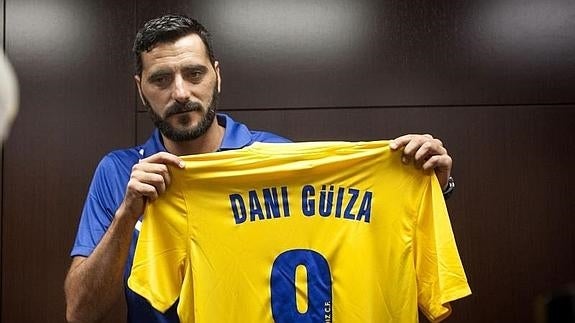 Dani Güiza, durante su presentación con el Cádiz. 