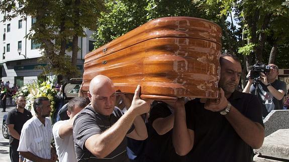 Féretro con los restos mortales de Marina Okarynska.