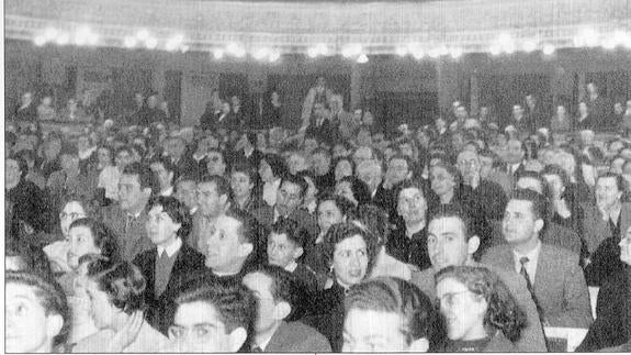 El público abarrota el Teatro Calderón durante la primera edición de la Seminci. 