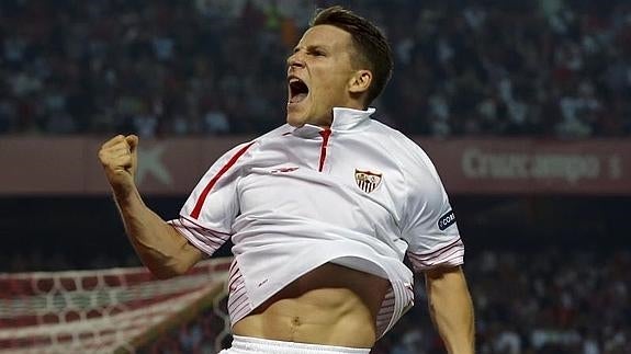 Kevin Gameiro celebra uno de los goles ante el Getafe. 