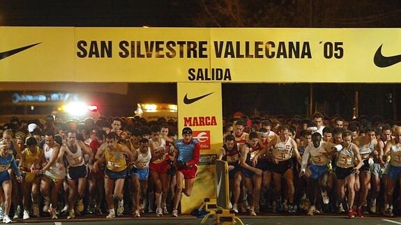 Más de diecisiete mil atletas tomaron la salida en la San Silvestre Vallecana 2005. 