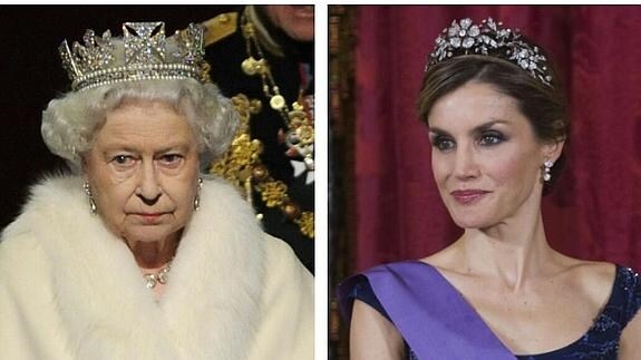 La reina Isabel II (izq.) y la reina Letizia (dcha).