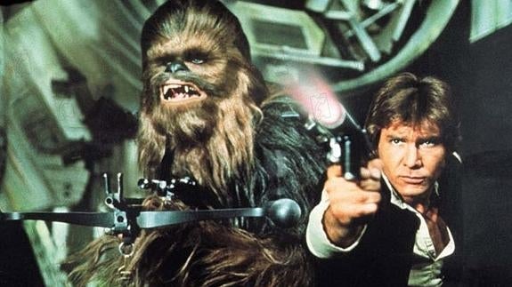 Chewbacca y Han Solo, en la cinta que abrió la saga. 