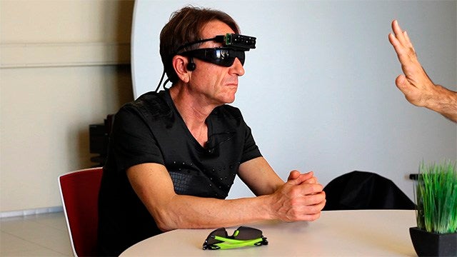 El dispositivo emite un lenguaje sencillo de sonidos.