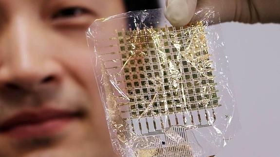 El sensor es más delgado que un trozo de plástico.