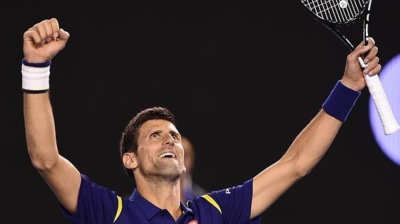 Djokovic celebra su victoria. 