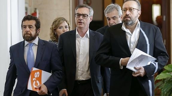 El equipo negociador de Ciudadanos, en el Congreso.