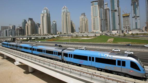 Vista de unos de los trenes del Metro de Dubái.