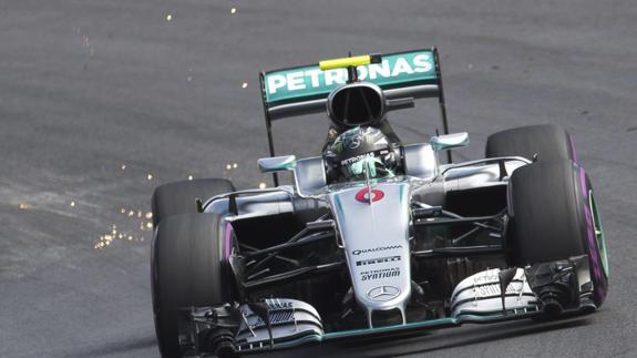 Nico Rosberg conduce su monoplaza en el Gran Premio de Austria. 
