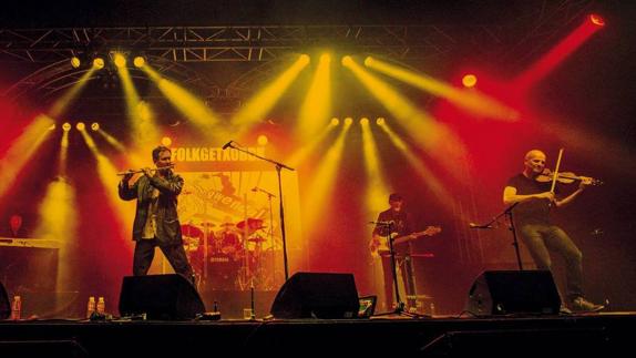 Gwendal, durante su actuación en el Getxo Folk 2015.