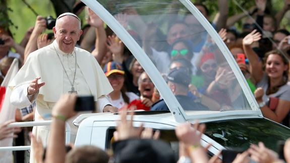 El papa Francisco, a su llegada al Campo de la Misericordia. 