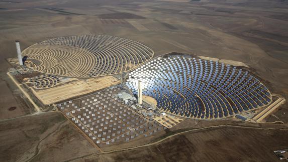 Planta solar de Abengoa en Sanlúcar la Mayor de Sevilla.