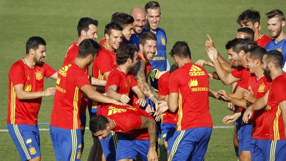 El equipo español, en pleno entrenamiento. 
