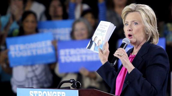 Hillary Clinton durante su campaña en Tampa, tres días antes de que le diagnosticaran su enfermedad.