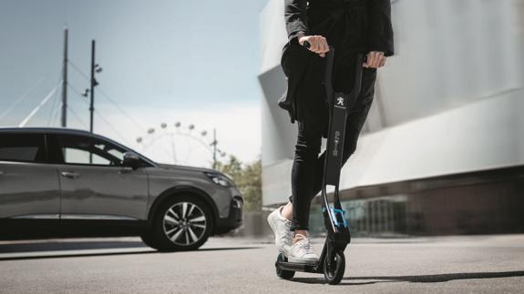 Peugeot 3008, con patinete eléctrico como opción