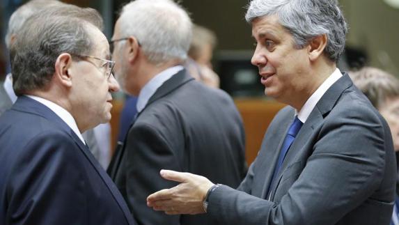 El vicepresidente del Banco Central Europeo (derecha), Vitor Constancio.