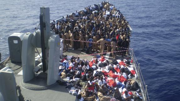 Rescate de más de 700 personas frente a las costas de Libia.