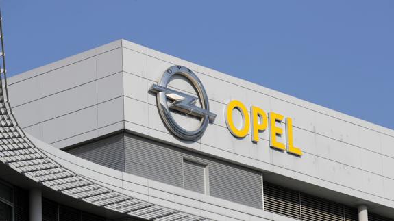 Peugeot aprueba comprar Opel a General Motors.