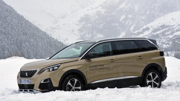 Peugeot 5008, la seguridad de un tracción delantera