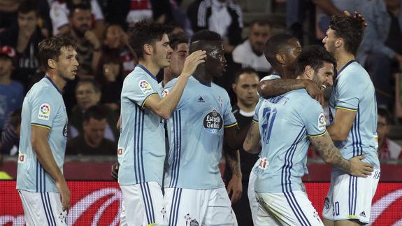 Los jugadores del Celta celebran el 0-1. 