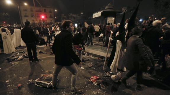 Incidentes en la 'Madrugá' de Sevilla.