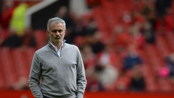 Mourinho, en un partido con el United. 