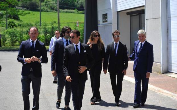 Pepín Liria, Javier Conde, Enrique Ponce, David Fandila 'El Fandi' y Espartaco han sido algunos de los representantes del mundo de la tauromaquia presentes en el tanatorio.