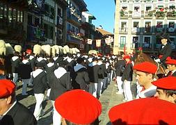 Hondarribia disfruta de su día grande de fiestas y del Alarde