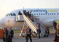 Vueling estrena vuelos en Hondarribia con éxito de pasajeros