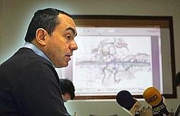 Reivindicaciones. El alcalde en funciones y delegado de Hacienda, Miguel Ángel Páez. ::                             F. DE LA HERA