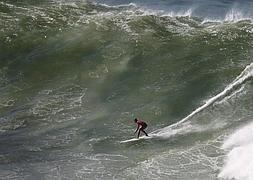 El vizcaíno Natxo González gana el Punta Galea con olas de hasta 8 metros