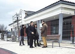Ayer tuvo lugar una visita a las obras del futuro centro de interpretación del Bidasoa. ::                             F. DE LA                             HERA