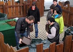 El plan de compostaje comunitario se ha iniciado en el barrio de Alliri