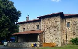La ermita, enclavada en lo alto de Santxolopeztegi, es bien Cultural Calificado desde 1964. ::                             MARIAN