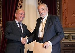 La Diputación reconoce a Néstor Basterretxea  con la Medalla de Oro de Gipuzkoa